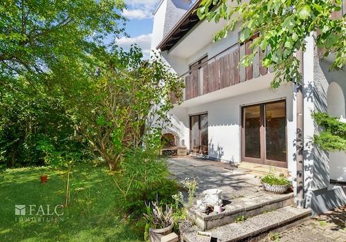 Terrasse mit Außenkamin