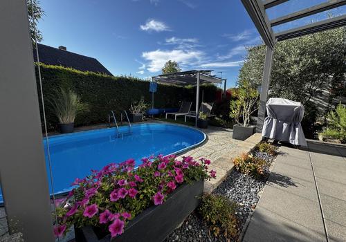 Terrasse mit Pool
