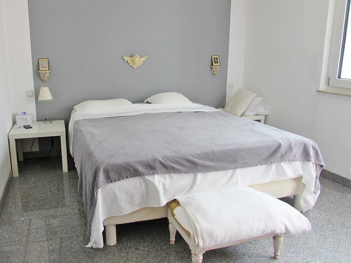 Blick ins Schlafzimmer DG