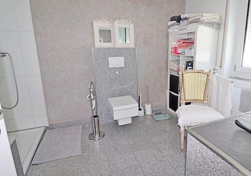 Bad DG Dusche und WC