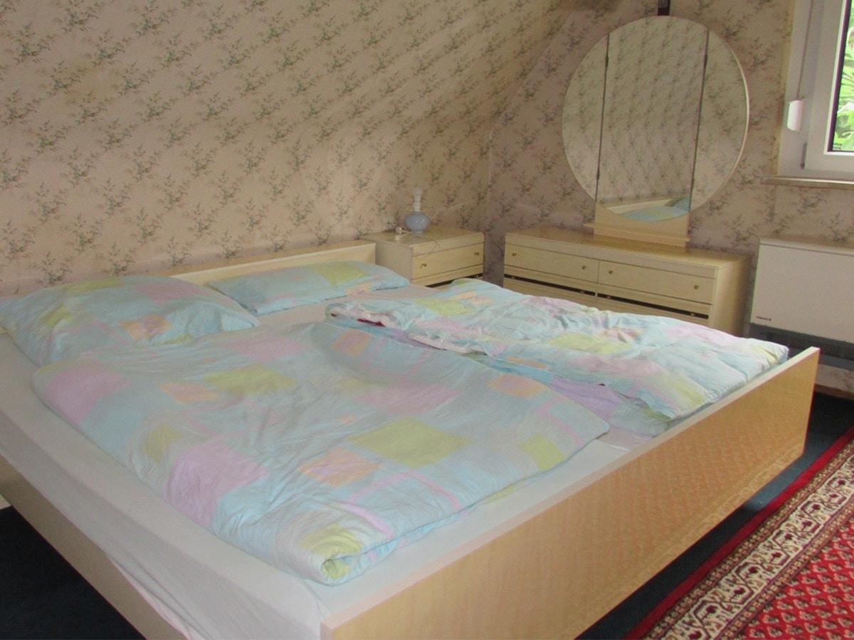 Schlafzimmer DG