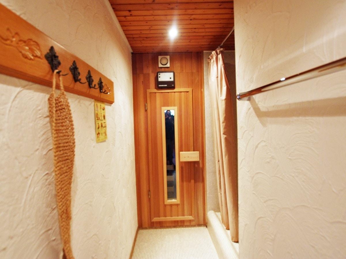 Flur im KG zur Sauna