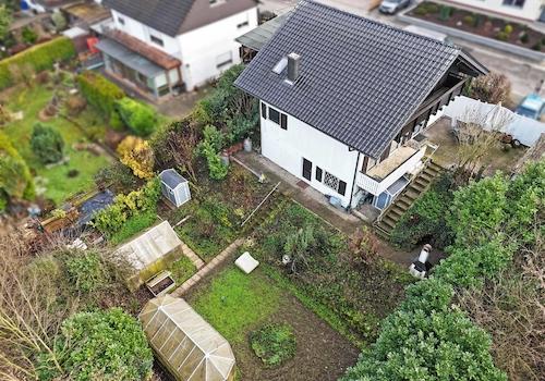 Drohnenansicht Haus und Garten