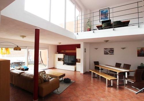 Wohnbereich mit Blick zur Galerie