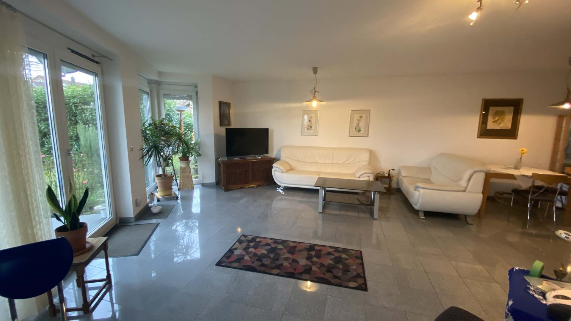 Möbliertes Wohnzimmer Ansicht 2