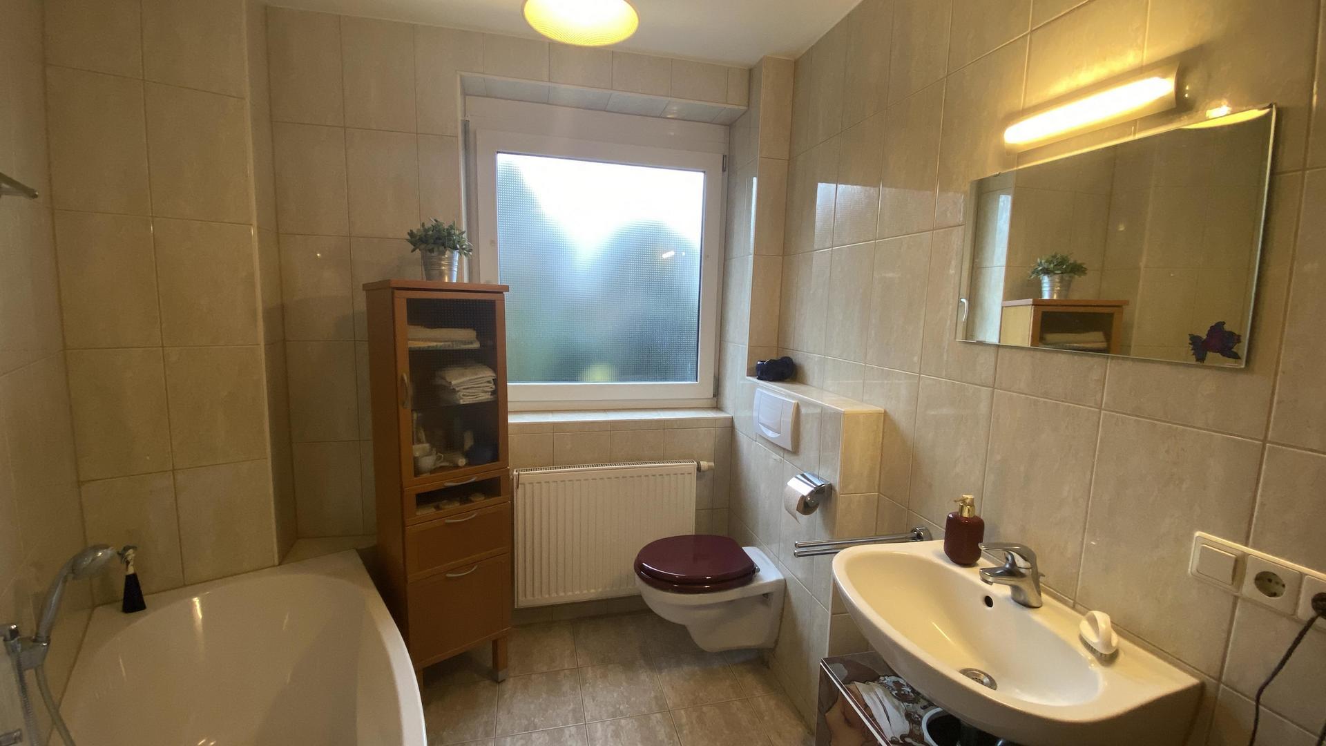 Möbliertes Badezimmer