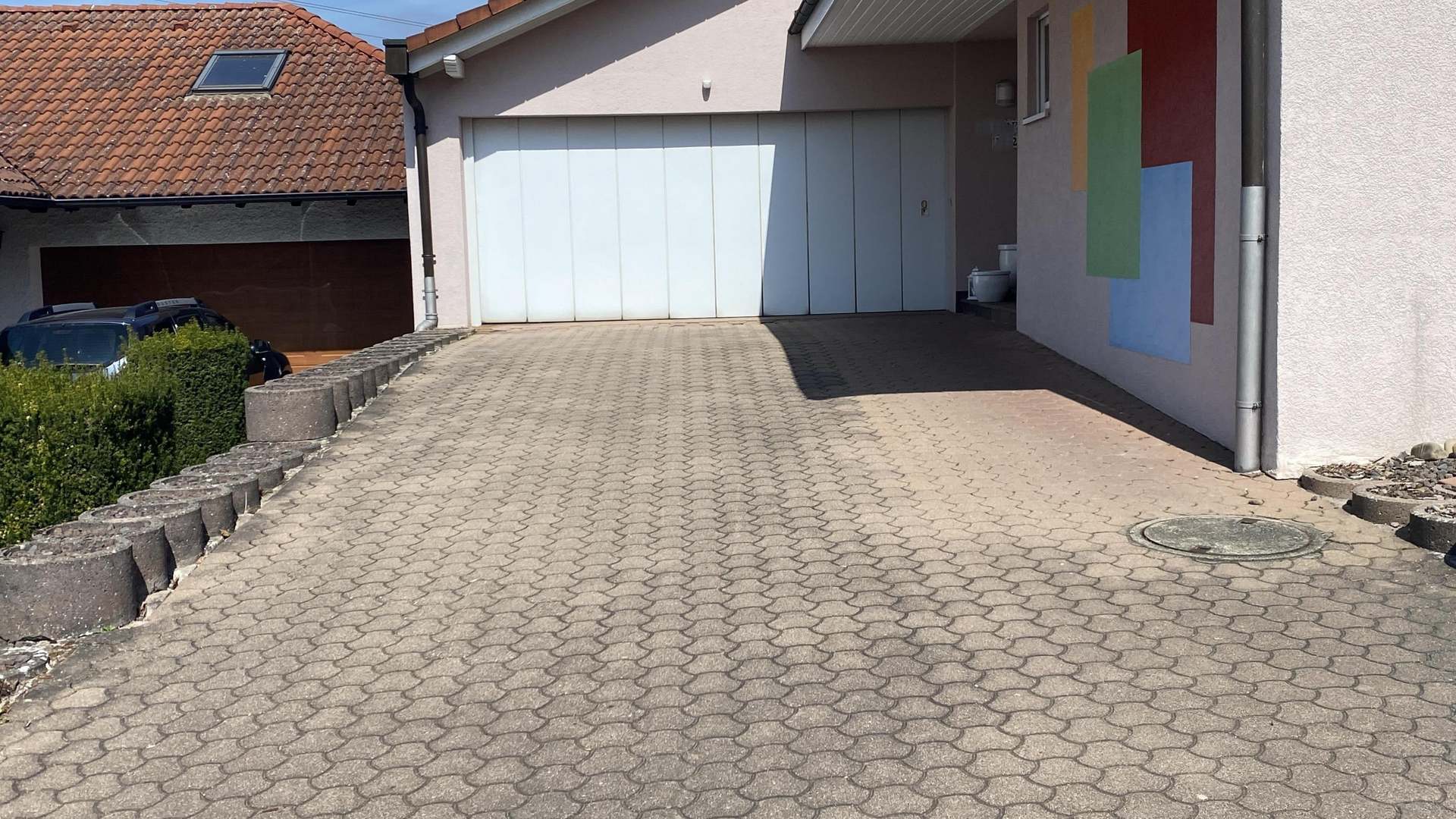 Doppelgarage mit Hofeinfahrt