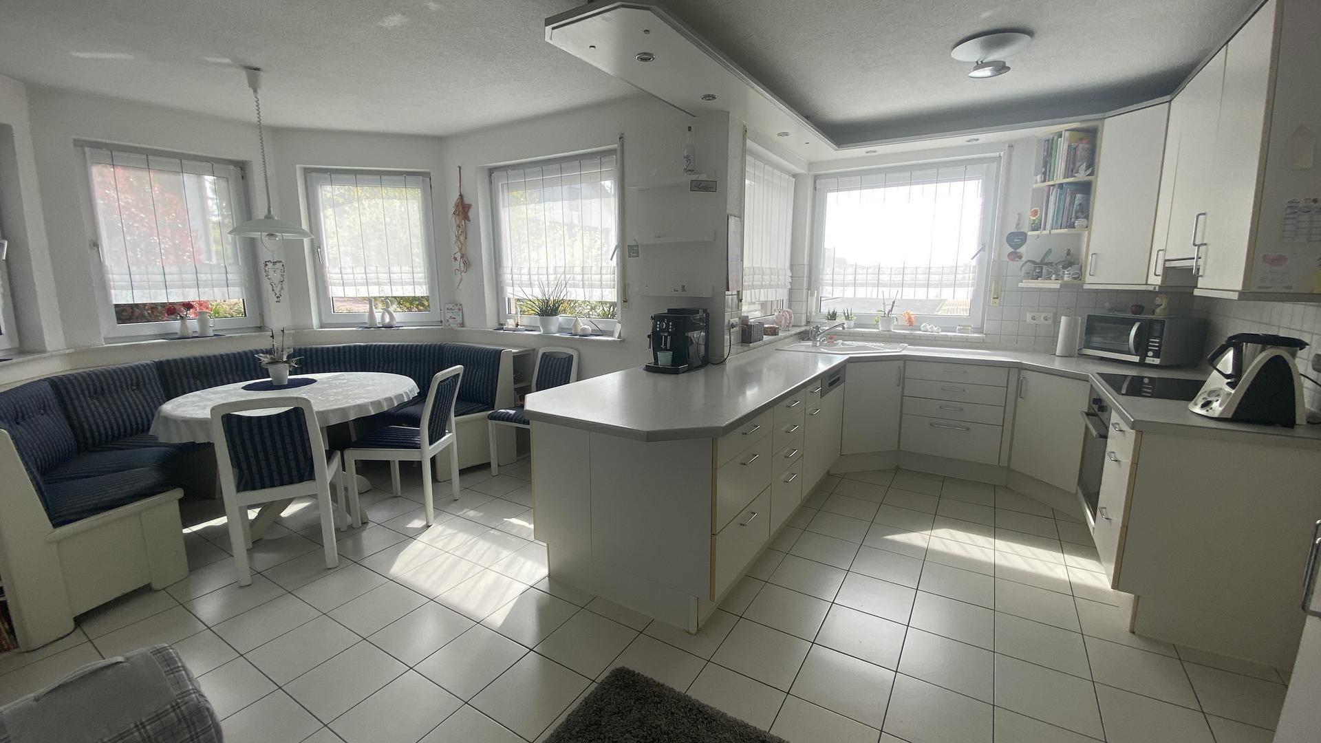 Küche mit Essbereich EG