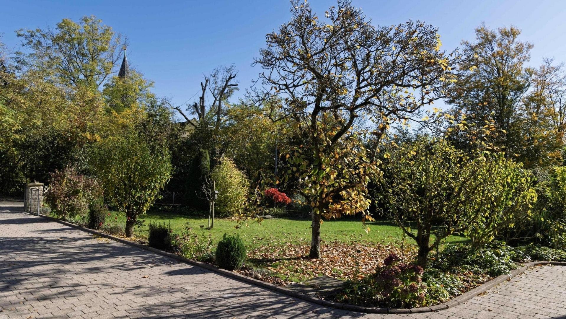 Prächtige Gartenanlage