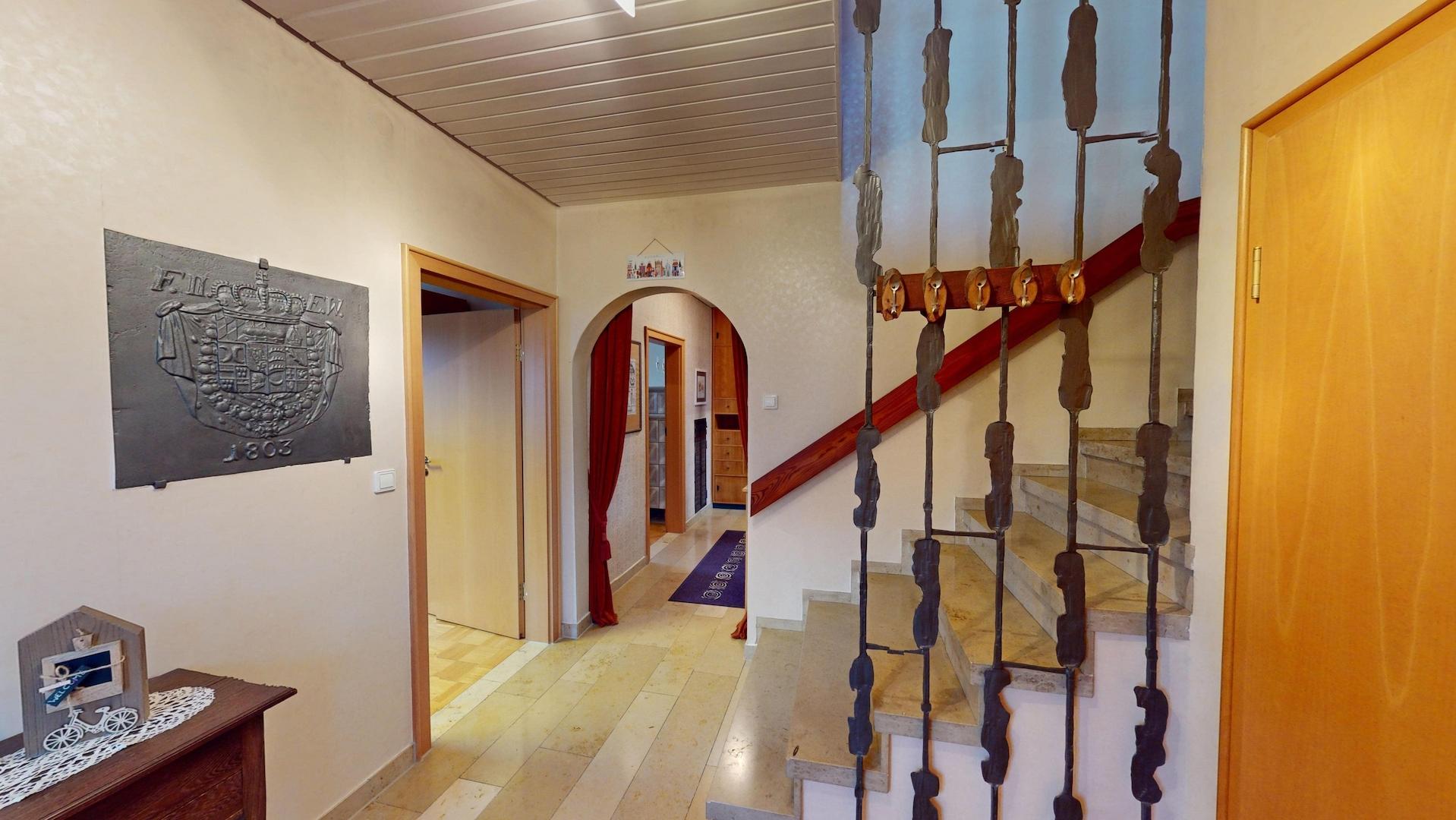 Flur mit Treppenhaus