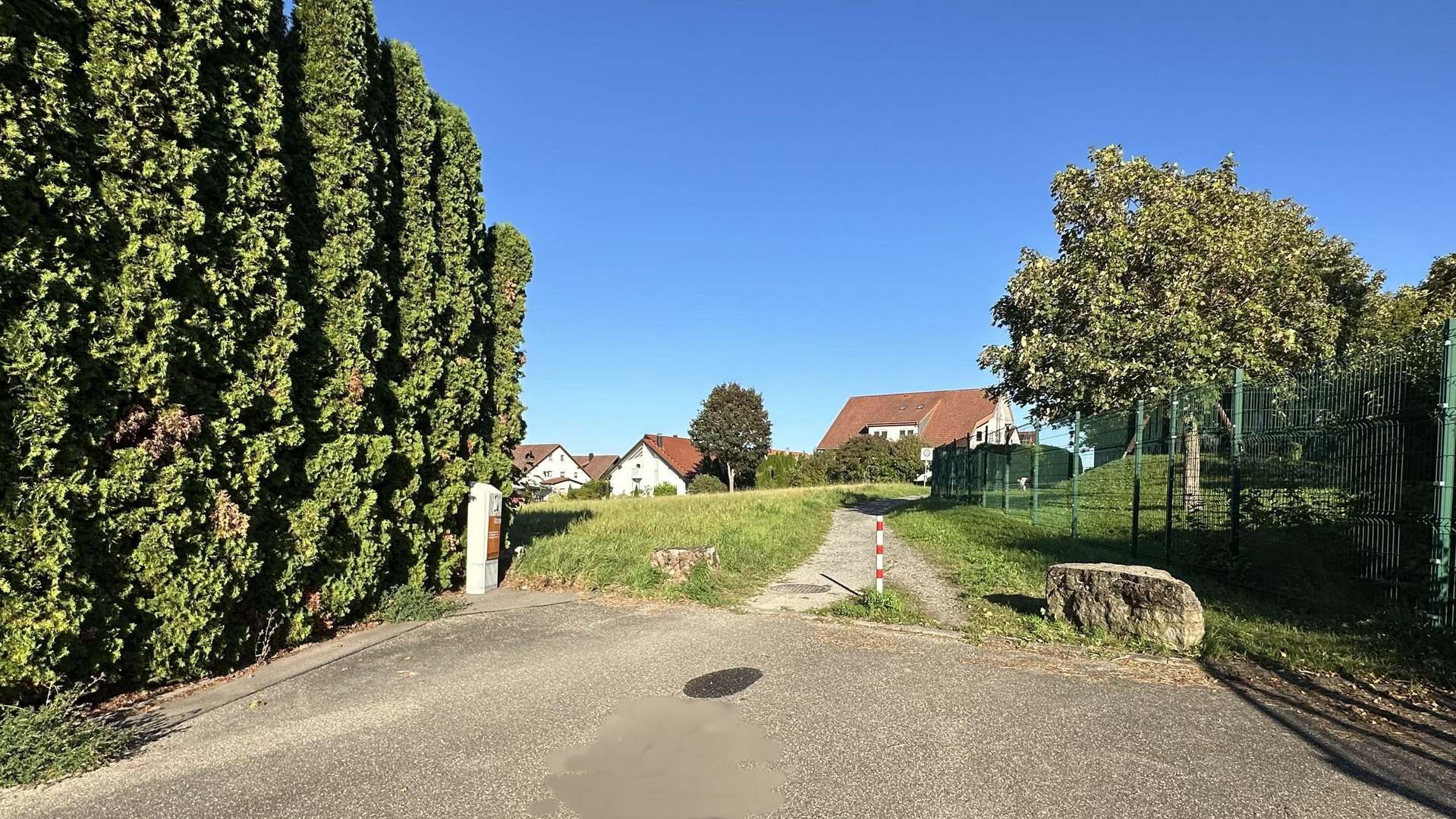 Straße vor dem Grundstück