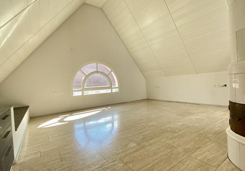 Großes Wohnzimmer mit Kachelofen