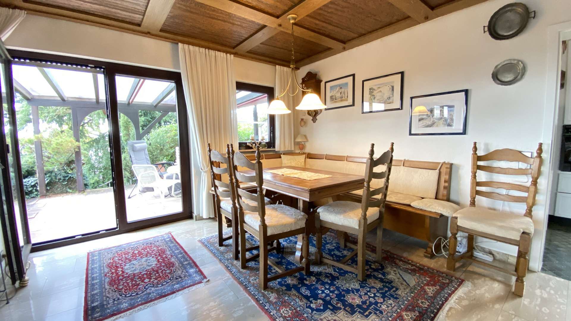 Essbereich mit Zugang zur Sonnenterrasse