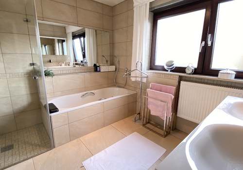 Modernisiertes Hauptbad