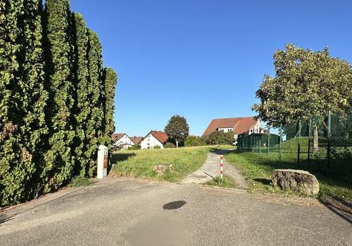 Straße vor dem Grundstück