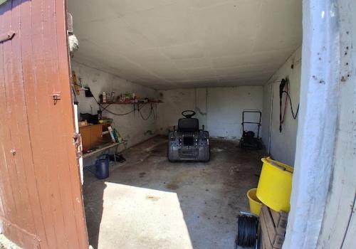 Garage, Nebengelass