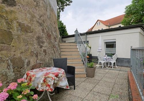 Terrassenbereich hinter dem Haus