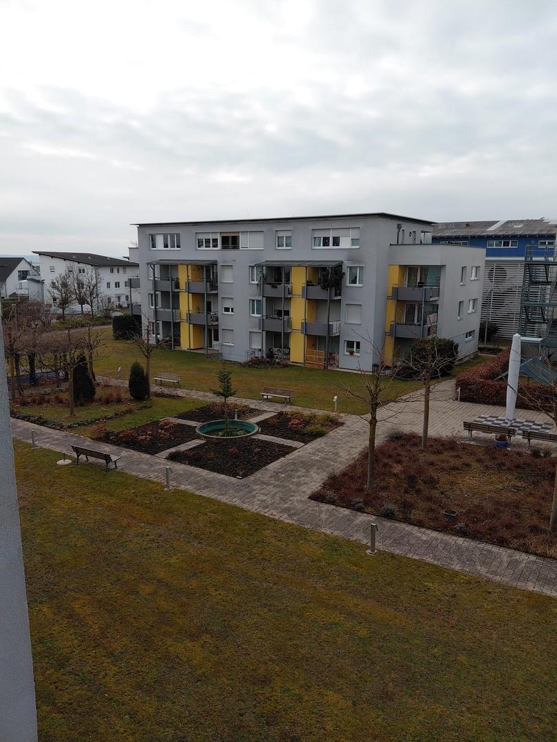 Blick von Balkon auf Gartenanl