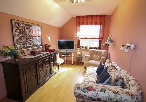 Arbeits-/Kinderzimmer 1