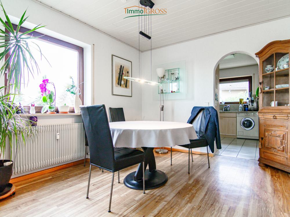 Essbereich mit Zugang zum Wintergarten