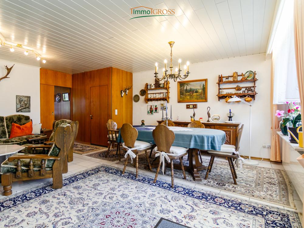 ...mit Essbereich...