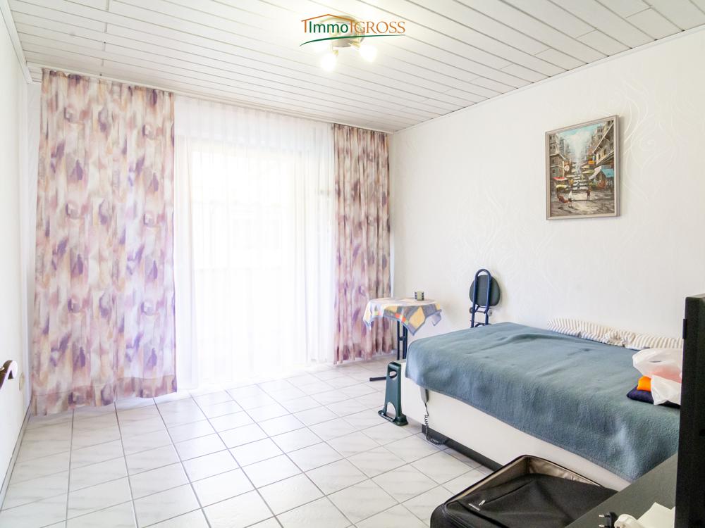 OG - Helles Kinderzimmer mit Zugang zum Balkon