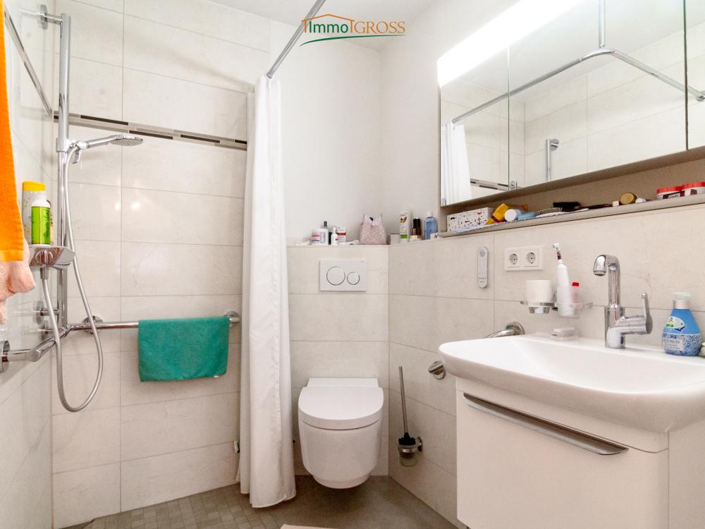 OG - Badezimmer mit Dusche