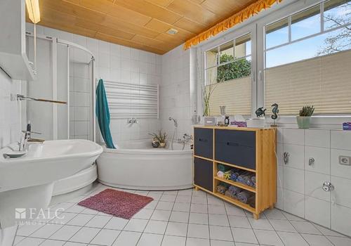 Zweites Badezimmer_WE01