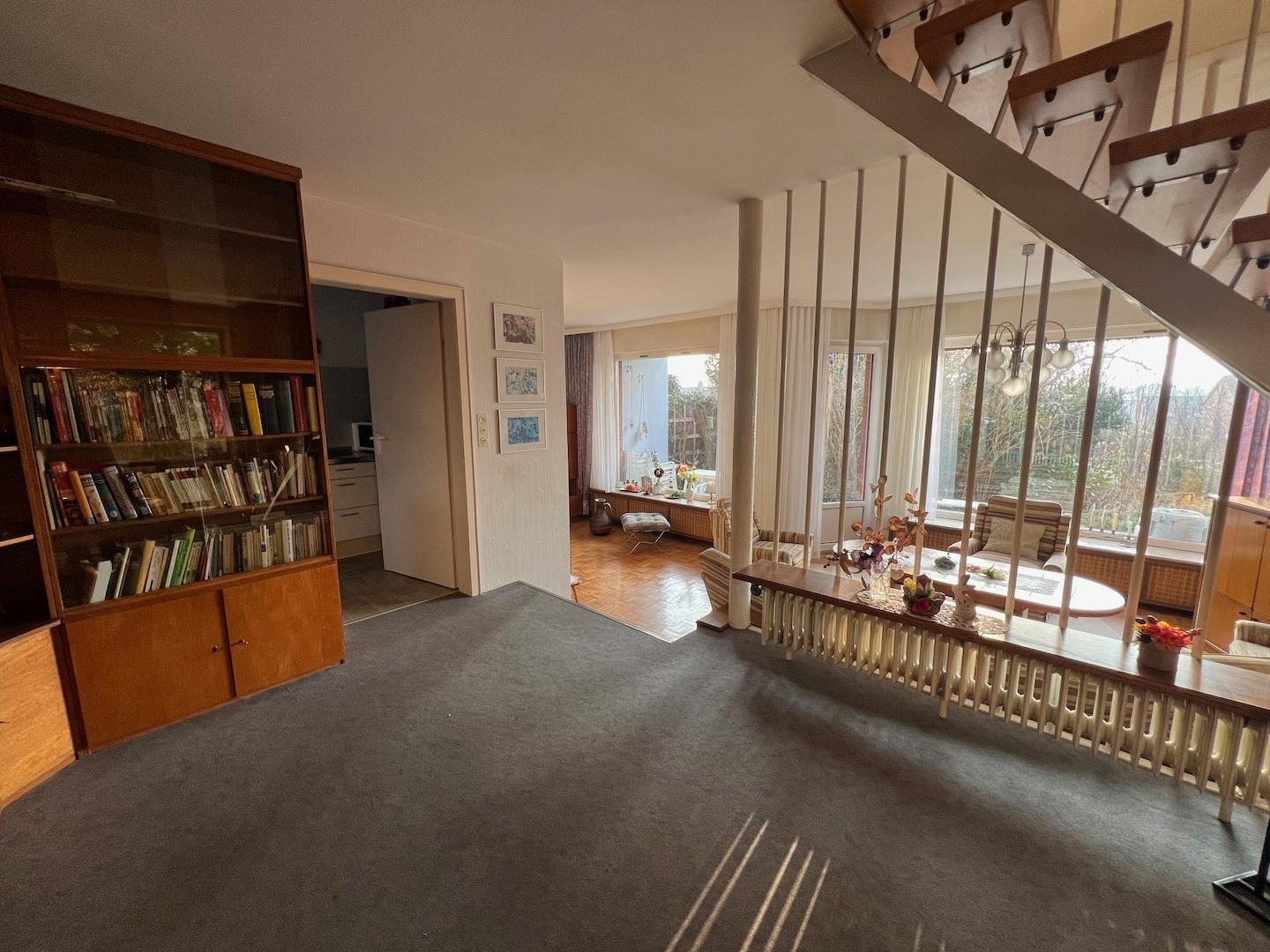 Diele mit Blick zum Wohnbereich