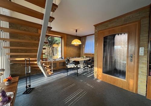 Diele mit Blick zum Essbereich