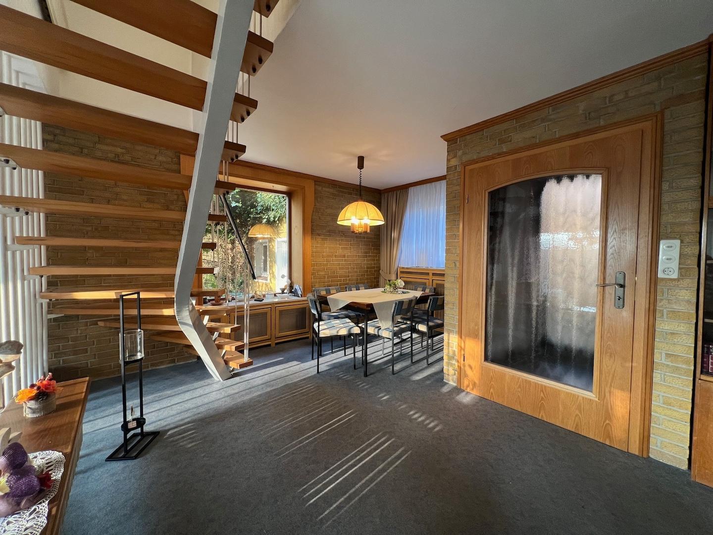 Diele mit Blick zum Essbereich