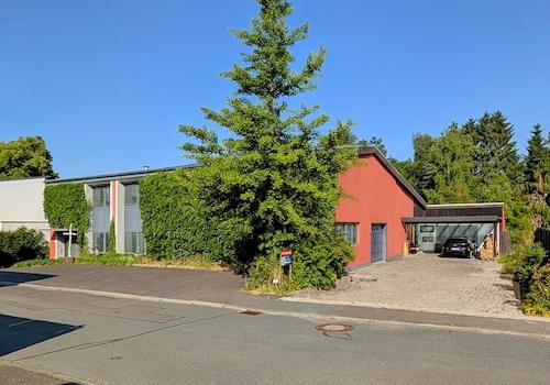 Straßenansicht Hofeinfahrt