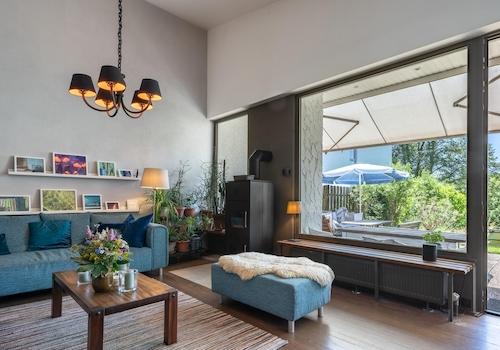 Wohnzimmer mit Terrasse