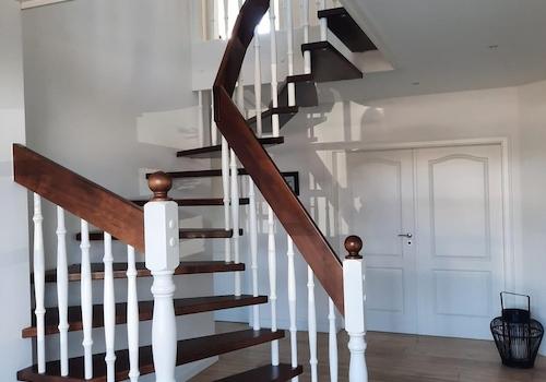 Treppe ins Obergeschoss