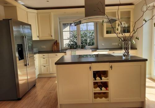 Küche mit Kochinsel