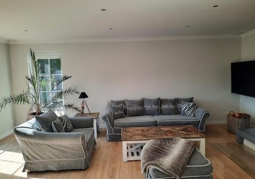 Wohnzimmer mit Kamin