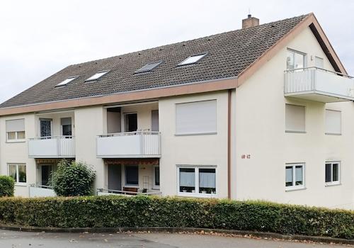 Blick auf´s Haus v. d. Strasse