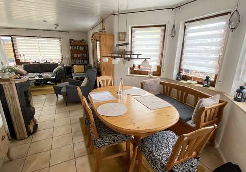 Erker mit Essbereich und Kaminofen