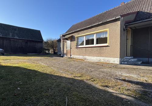 Hof mit Eingangsbereich