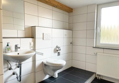 Und ein schickes Badezimmer!