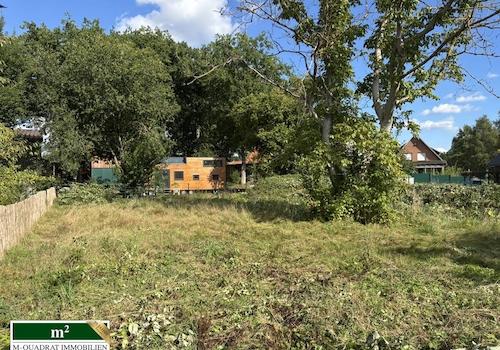 Vollständig eingefriedetes Baugrundstück