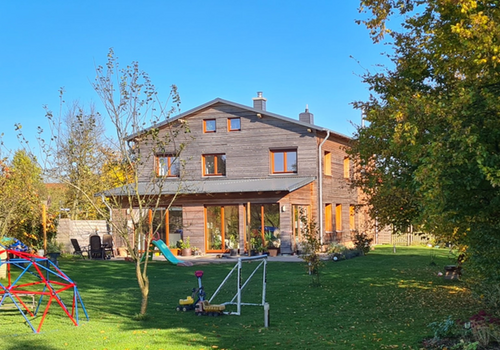Neubau, Terrasse und Garten