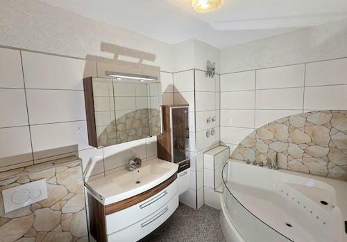 Badezimmer groß(1.OG)