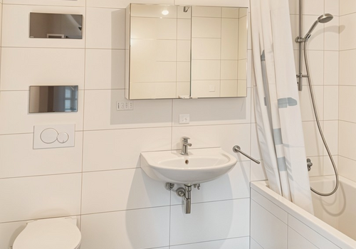 Frisch genoviertes Bad