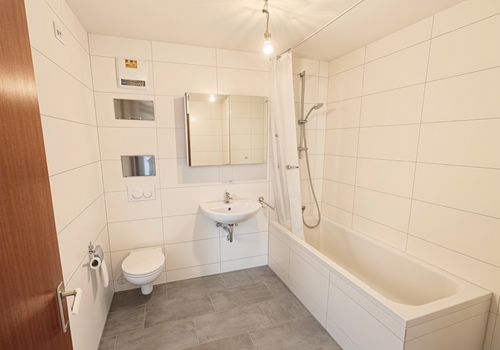 Frisch renoviertes Bad