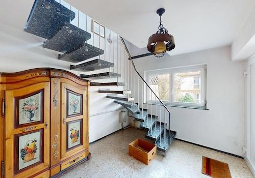 Eingangsbereich/Treppen zum OG