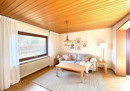 Wohnzimmer mit Essbereich EG - (KI generiert)