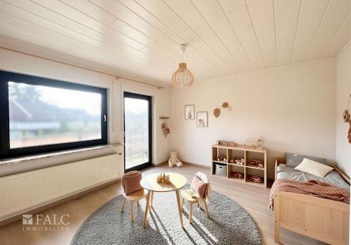 Zimmer mit Balkon OG - (KI generiert)