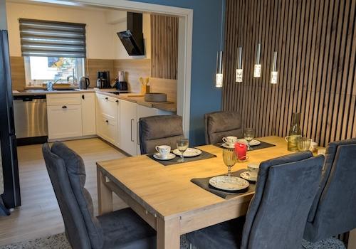 Essbereich mit Zugang zur Küche