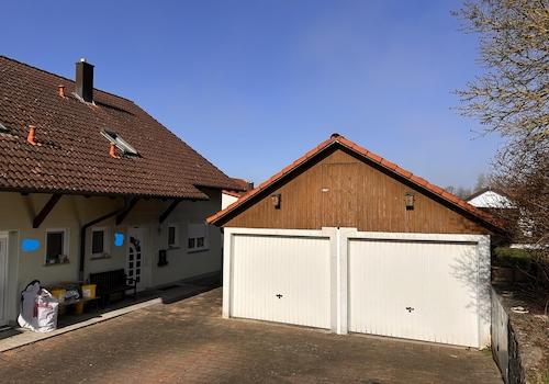 Eingang DHH mit Doppelgarage